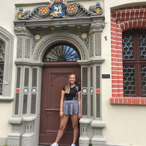 Meet your Posher, Lauren